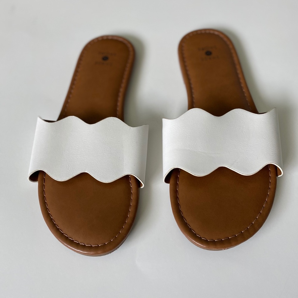 New! White Scallop Slip On Sandals Size 7